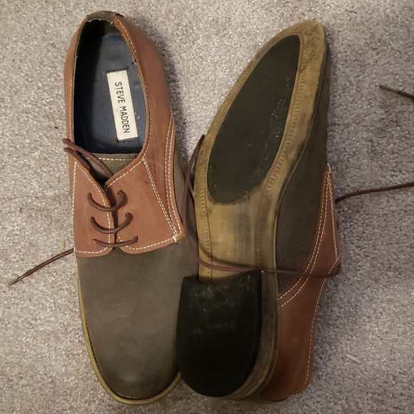 MEN'S SIZE 11 SHOES - Picture 3 of 4